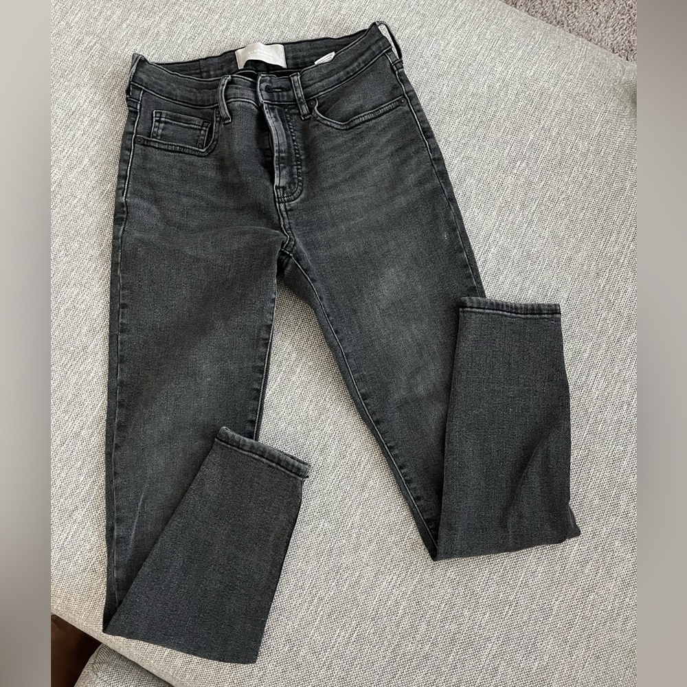 Everlane | Mid Rise Skinny Jean washed faded black size 27 ankle
